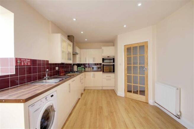 KITCHEN/DINING ROOM