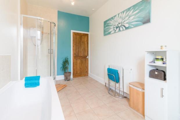4 bed Terraced to rent Image 6