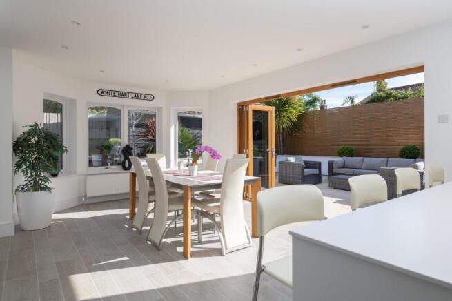 Kitchen/ Dining Room