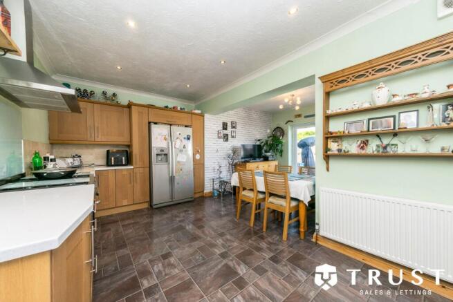 4 bed Semi-Detached for sale Image 7