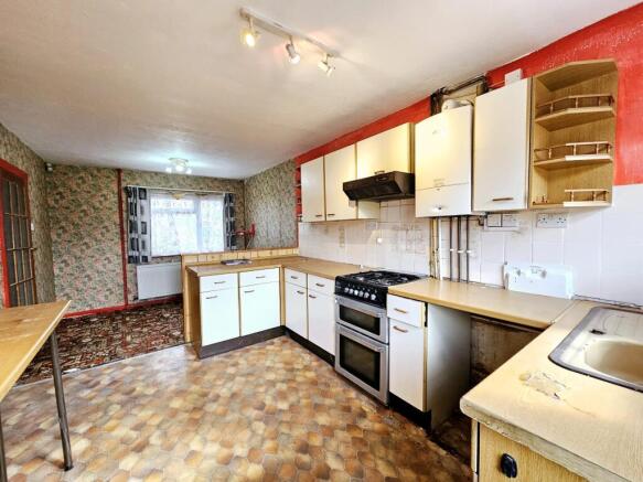 3 bed Semi-Detached for sale Image 4