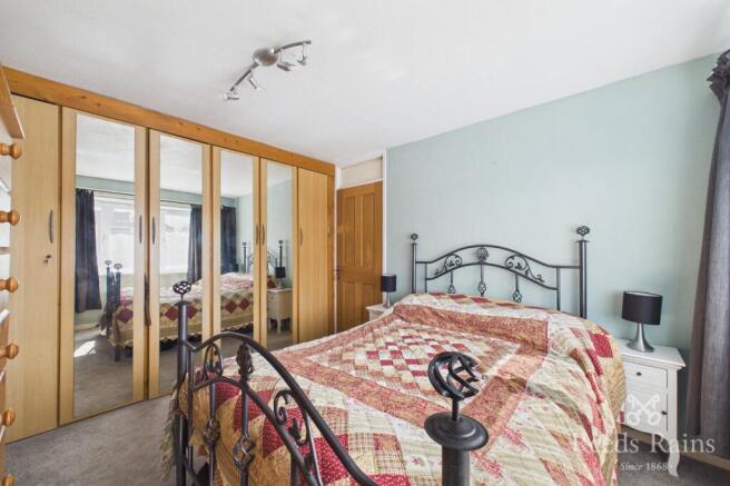 5 bed Semi-Detached for sale Image 10
