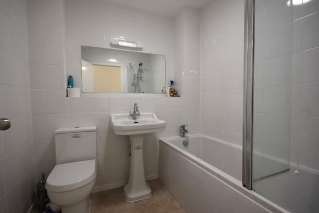 FAMILY BATHROOM SUITE
