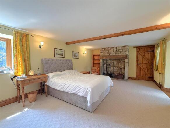 5 bed House for sale Image 10