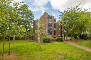 15, Milton Court, Wellesley Road, Twickenham TW2 5SB