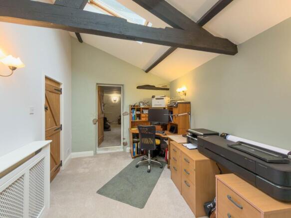 4 bed Semi-Detached for sale Image 11