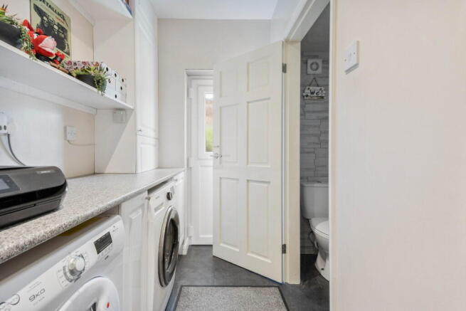 4 bed Semi-Detached for sale Image 11