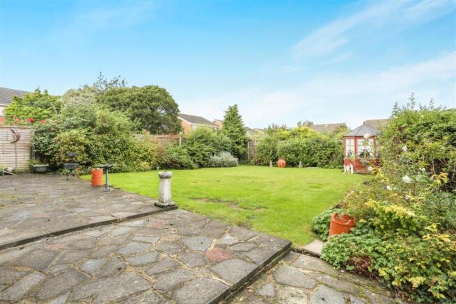 676945885 - 23 Travers House, 127 Dalmeny Avenue N