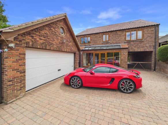 4 bed Detached for sale Image 4