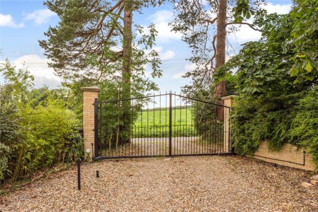 Gated Frontage