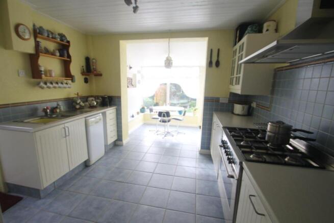 Large kitchen/breakf
