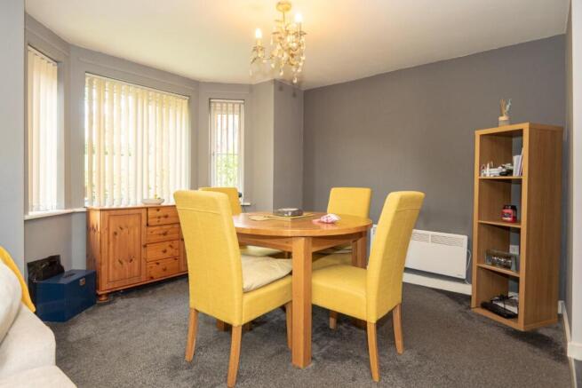 2 bed Flat for sale Image 4