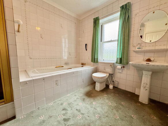 4 bed Detached for sale Image 12