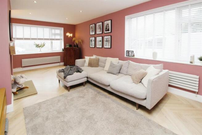 4 bed Detached Bungalow for sale Image 8