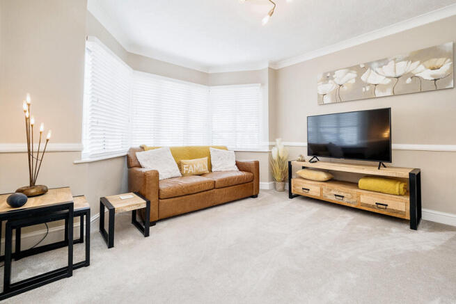 Westland Avenue, Hornchurch, RM11 photo 4