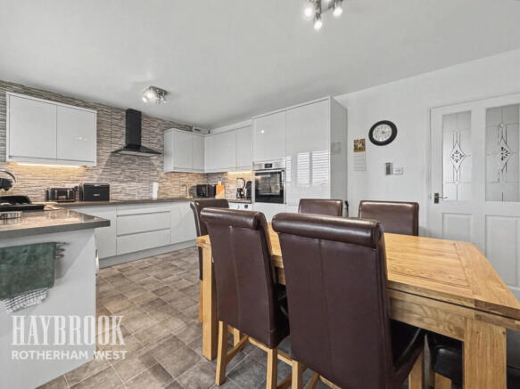 3 bed Detached for sale Image 7