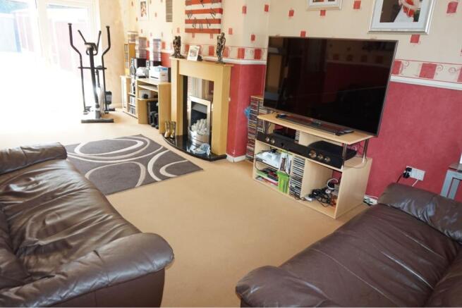Lounge/Dining Room