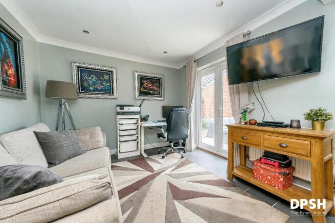 5 bed Detached for sale Image 9