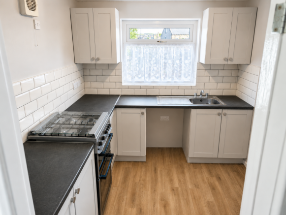 2 bed Semi-Detached Bungalow to rent Image 7