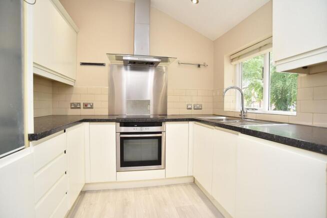 2 bed Flat for sale Image 3