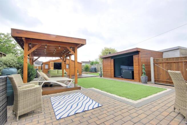 2 bed Semi-Detached Bungalow for sale Image 8