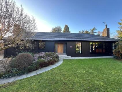 Watermill Lane, Bengeo, Hertford - Detached Home With Annexe