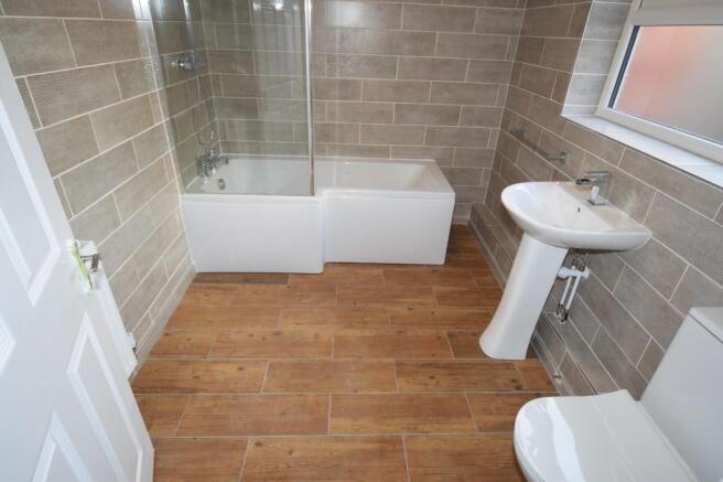 GROUND FLOOR BATH...
