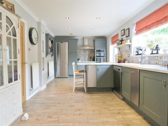 Kitchen.JPG
