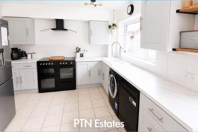 kitchen 1.jpg