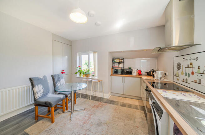 2 bed Semi-Detached for sale Image 6
