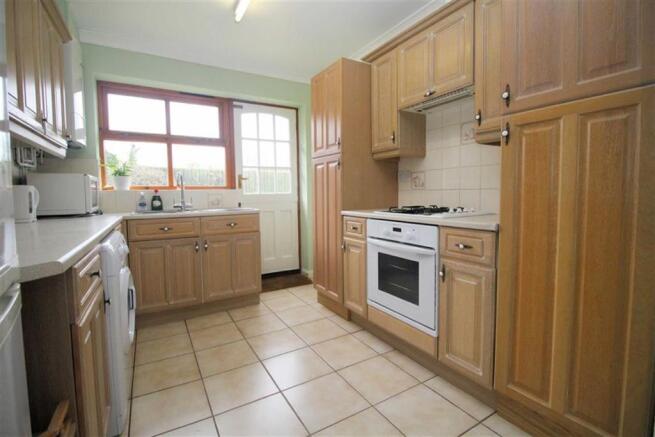 FITTED KITCHEN
