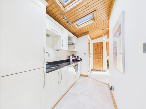 CAM01984G0-PR0577-STILL004