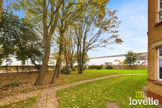 2 bed Flat for sale Image 12
