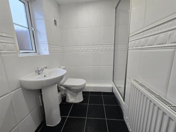 2 bed Apartment to rent Image 7