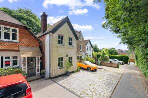 1, Hazlehurst, The Avenue, Grayshott, Hindhead GU26 6JX