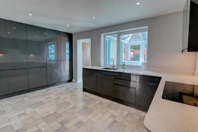 Kitchen1.jpg