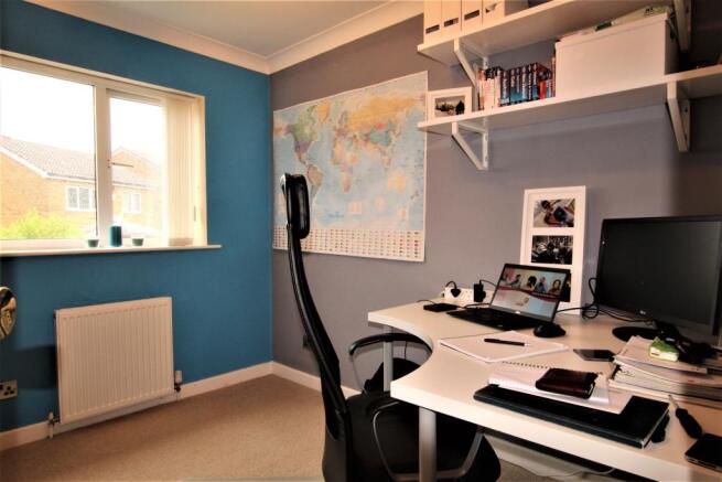 SINGLE BEDROOM