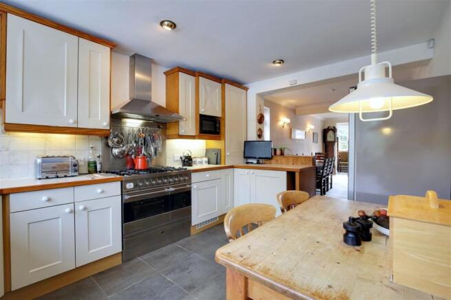 Kitchen 1.jpg