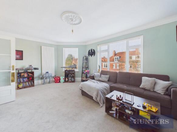 2 bed Apartment to rent Image 3