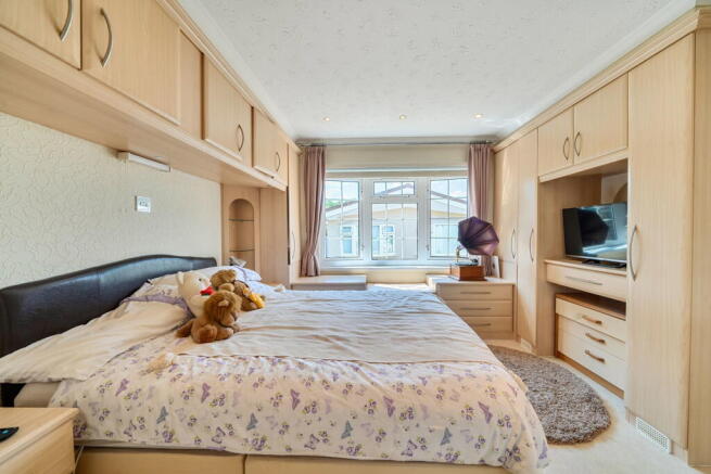 Devon Close, College Town, Sandhurst, Brkshire, GU47 0SA photo 4