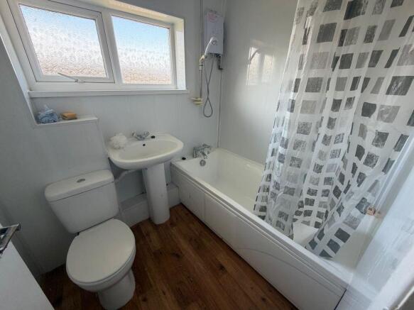 3 bed Terraced to rent Image 4