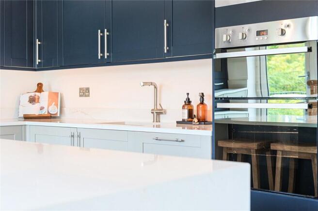 3 bed Apartment for sale Image 4