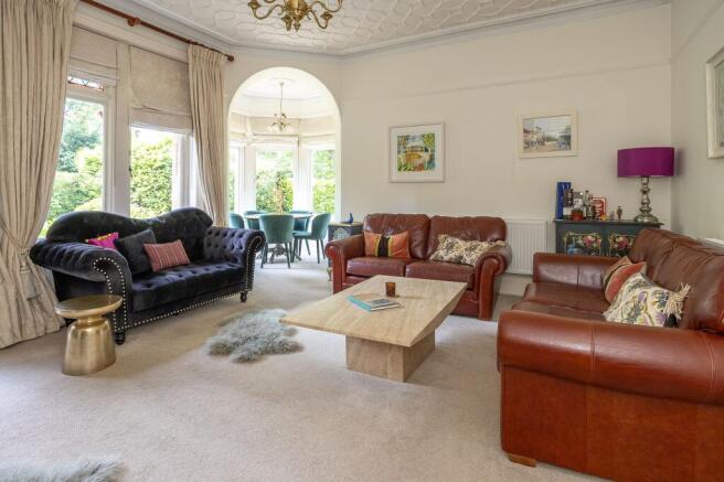 2 bed Flat for sale Image 6