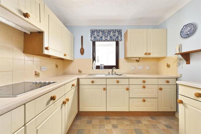 17-Marina-Court-tn401bw (8).jpg