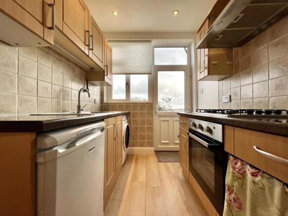 3 bed Semi-Detached to rent Image 9