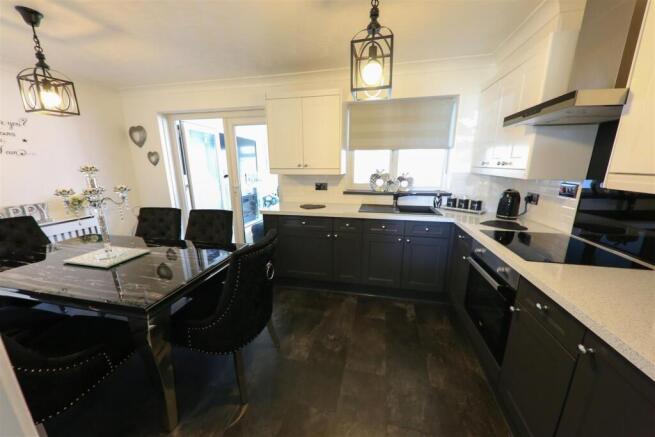 3 bed Semi-Detached for sale Image 7