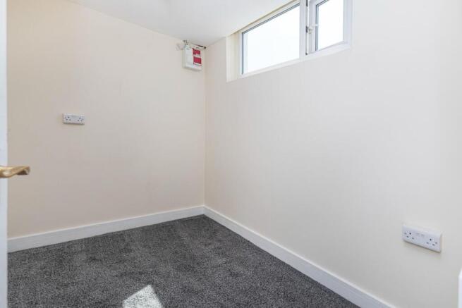 2 bed Ground Flat to rent Image 9