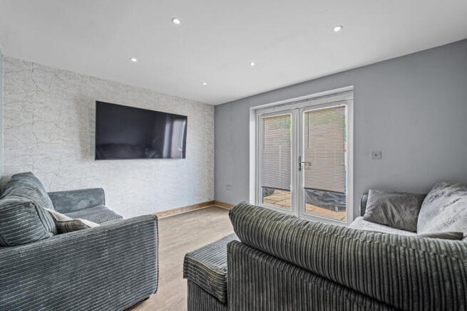 3 bed Town House for sale Image 11
