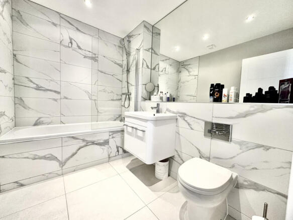 3 bed Semi-Detached to rent Image 7