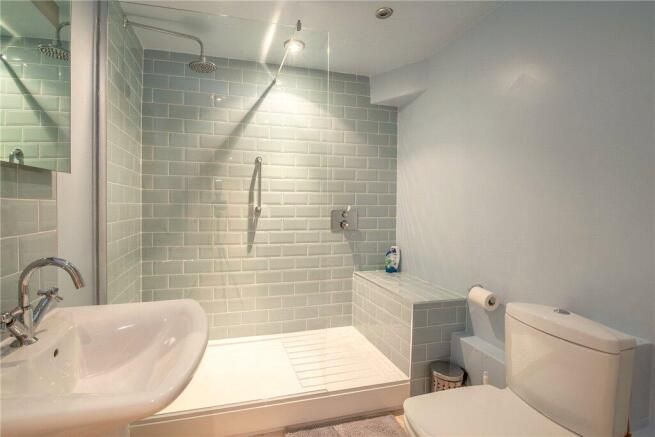 5 bed Detached for sale Image 12